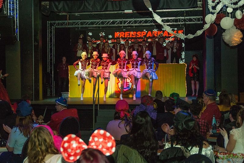 Salzaer N&auml;rrinnen und Narren feierten im Jugendclubhaus