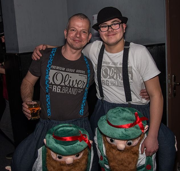 Salzaer N&auml;rrinnen und Narren feierten im Jugendclubhaus