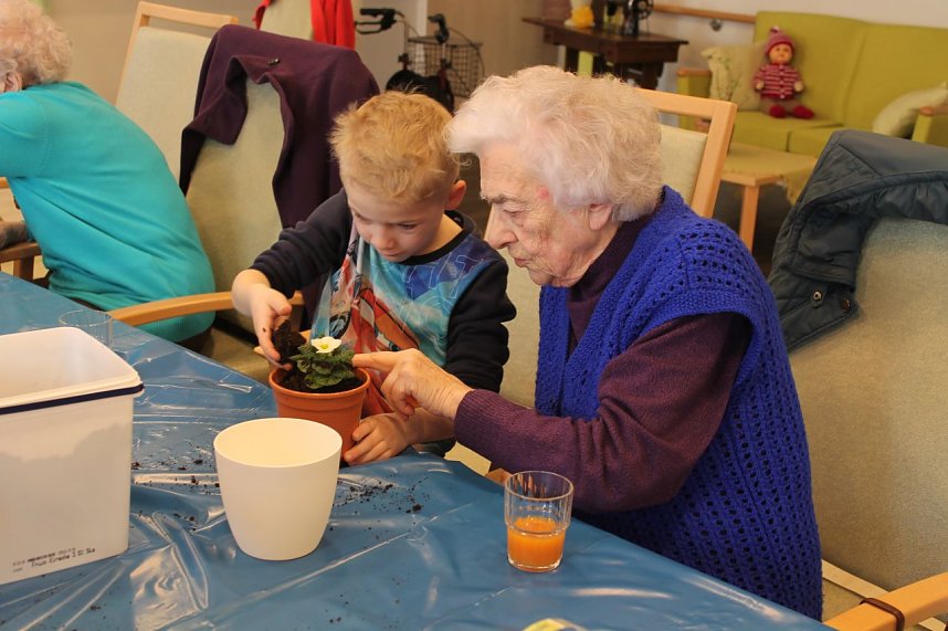 Fr&uuml;hling gemeinsam begr&uuml;&szlig;t