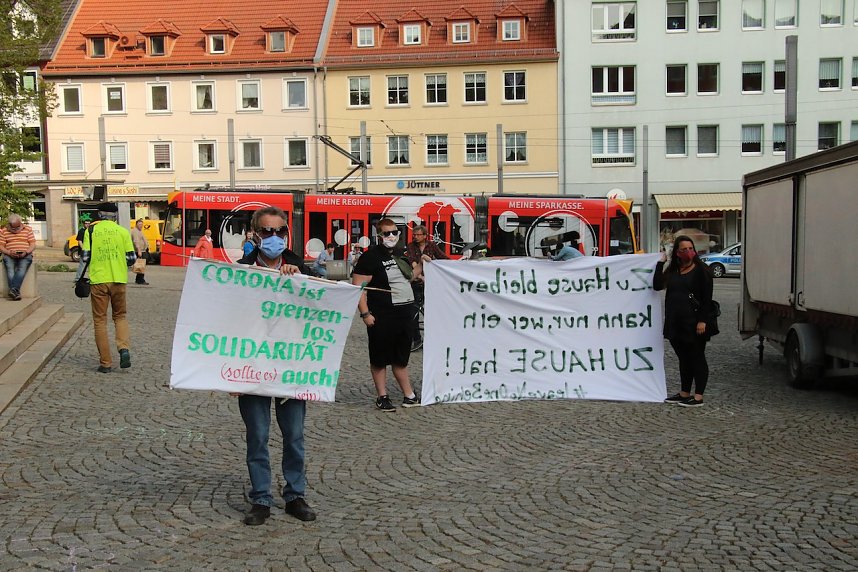 Demonstrieren unter Corona auf dem Nordh&auml;user Rathausplatz