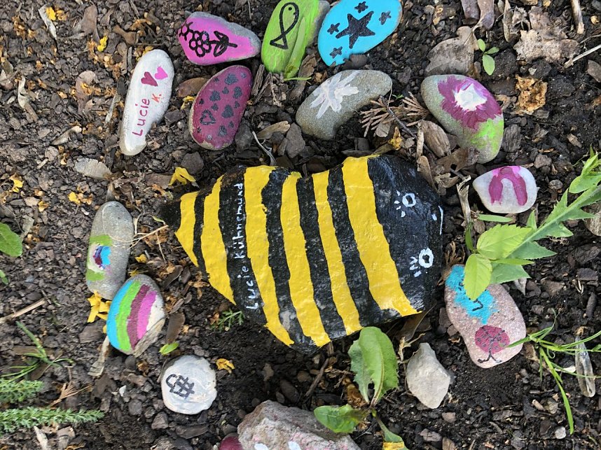 Bunte Steine gegen den grauen Alltag