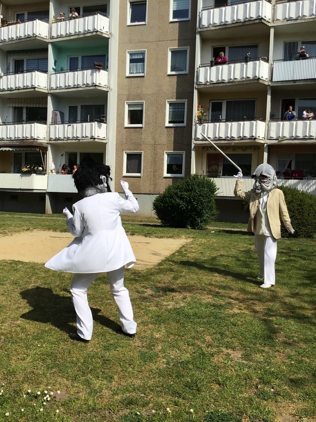 Das junge Theater kann auch ohne Dialog und gro&szlig;es B&uuml;hnenbild Geschichten erz&auml;hlen