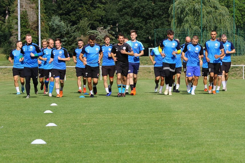 Trainingsauftakt des Oberliga-Kaders im AKS