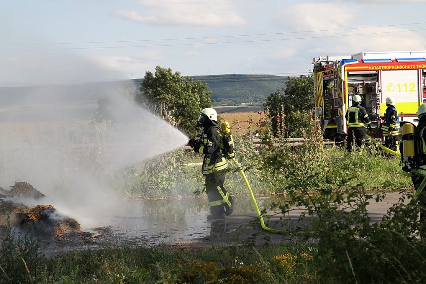Ein Strohfeuer auf der Landstra&szlig;e