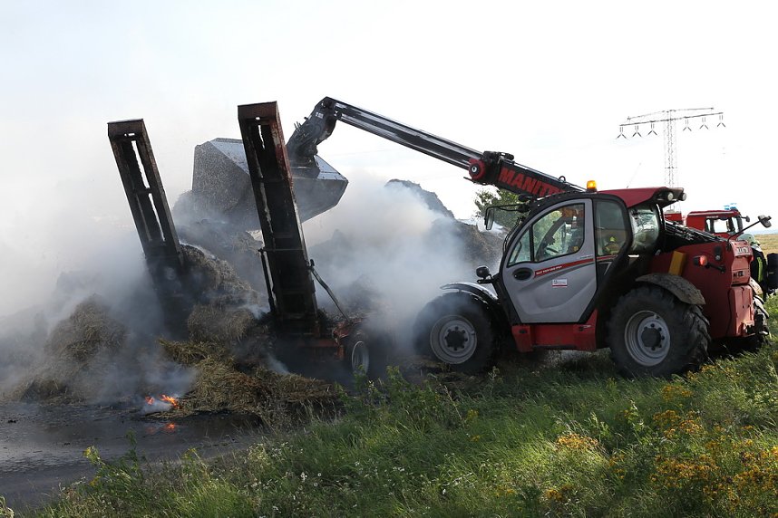Ein Strohfeuer auf der Landstra&szlig;e