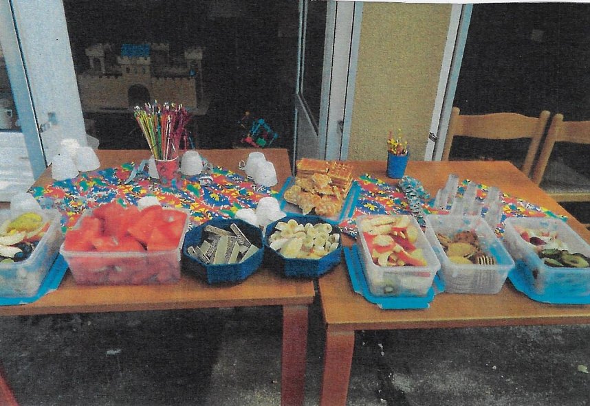 Farbenfroh Sommerparty bei den Bienenkindern