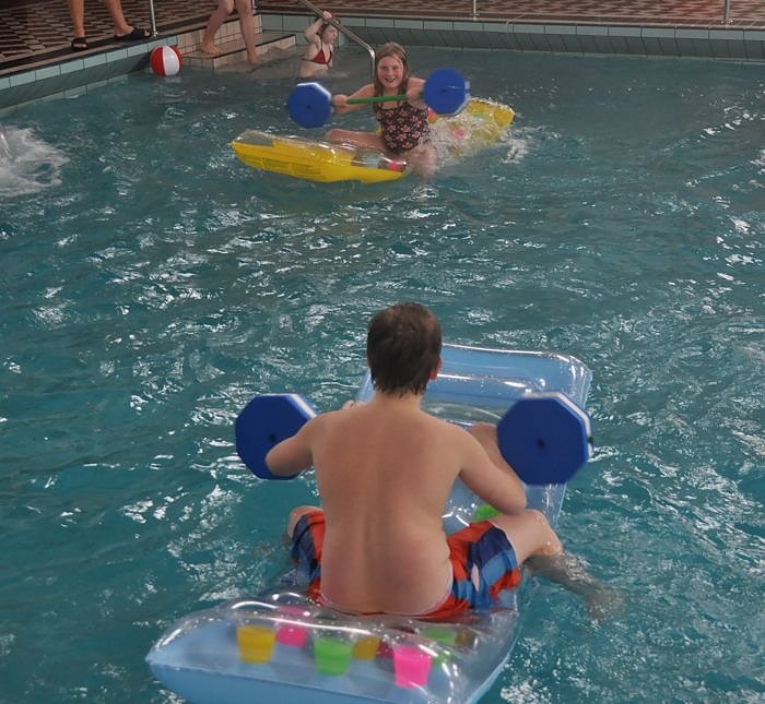 Mega-Poolparty im Badehaus