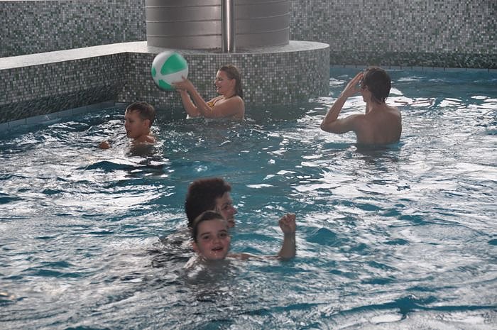 Mega-Poolparty im Badehaus