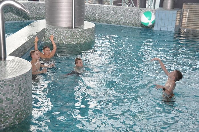 Mega-Poolparty im Badehaus