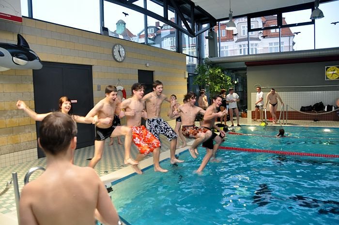 Mega-Poolparty im Badehaus