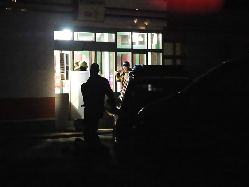 Auf frischer Tat ertappt - in der Nacht von Samstag zu Sonntag versuchte ein Einbrecher die Star-Tankstelle zu berauben