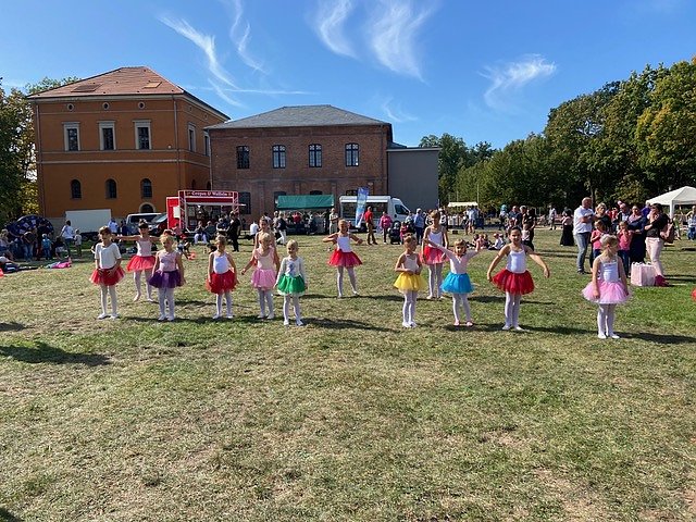 Die Eleven des Tanzstudio Radeva bereicherten das Programm zum Kindertag in Sondershausen
