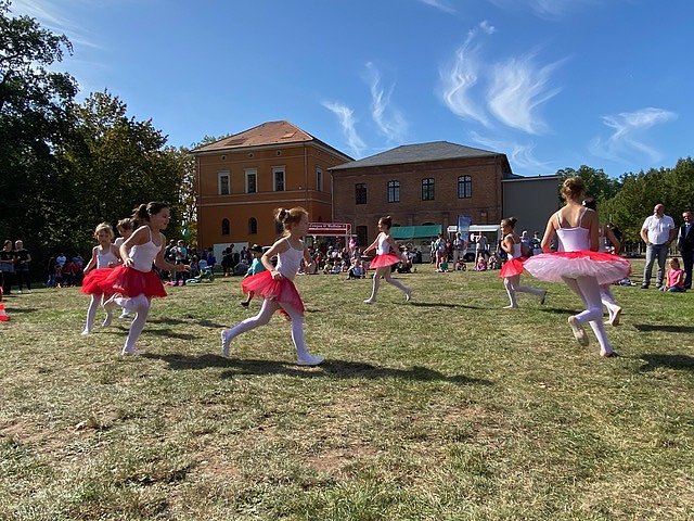 Die Eleven des Tanzstudio Radeva bereicherten das Programm zum Kindertag in Sondershausen