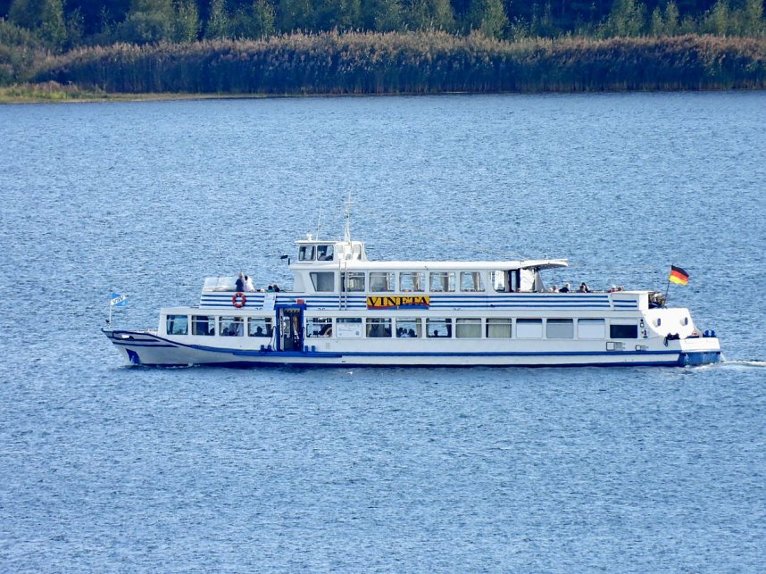 Peter Blei unterwegs am Roten Turm von Pouch