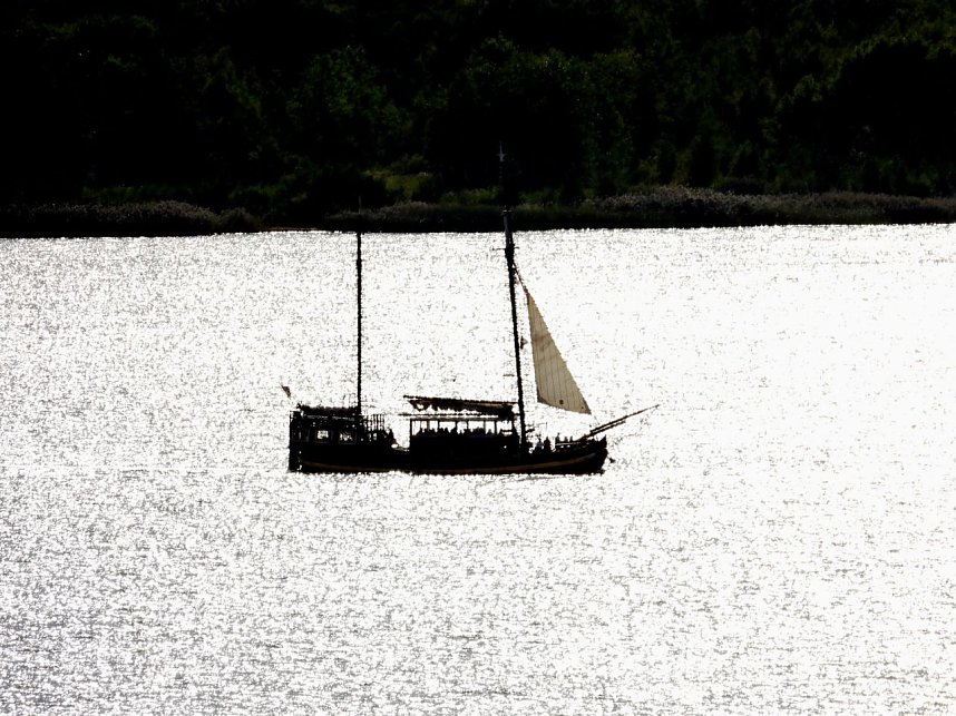 Peter Blei unterwegs am Roten Turm von Pouch
