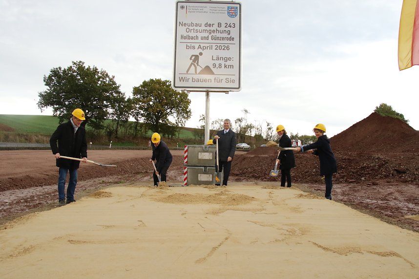 Spatenstich f&uuml;r das letzte Teilst&uuml;ck der neuen B 243