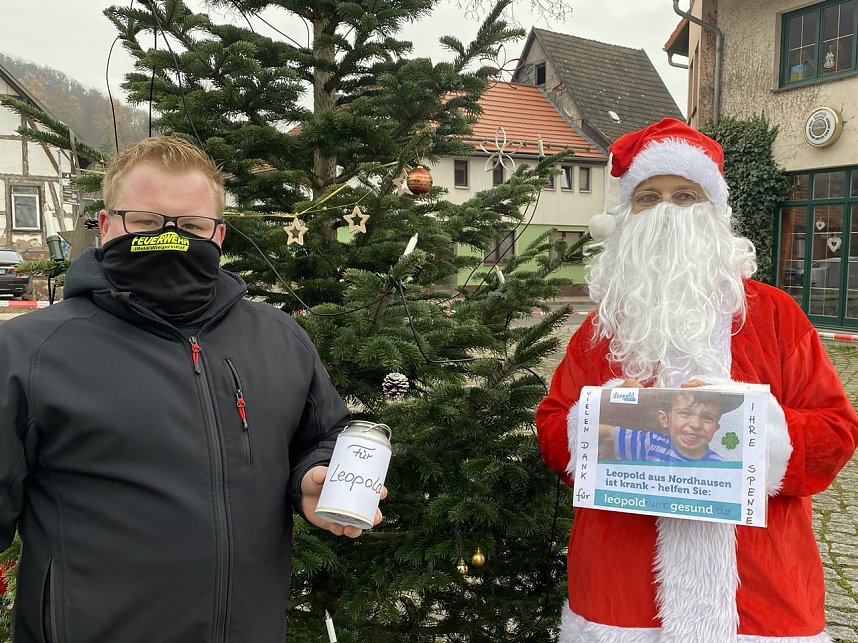 Ilfelder schm&uuml;cken Weihnachtsbaum