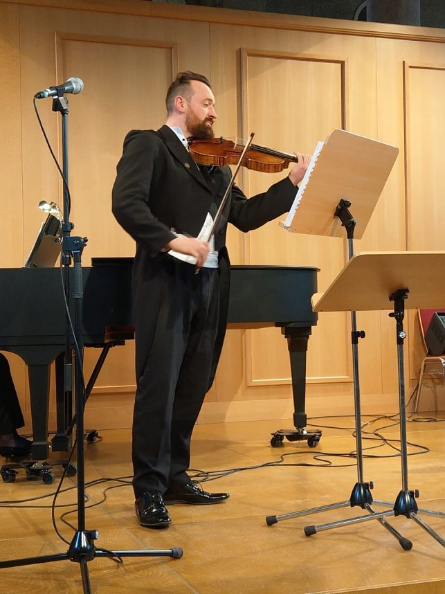 Artur Hubert bei einem Konzert im Marstall Sondershausen