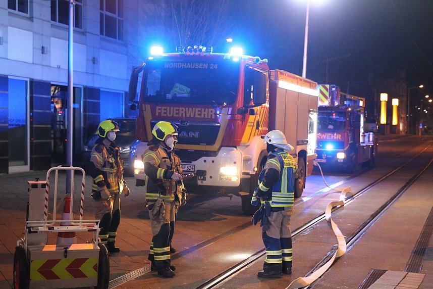 Feuerwehren im Einsatz an der Atrium-Passage