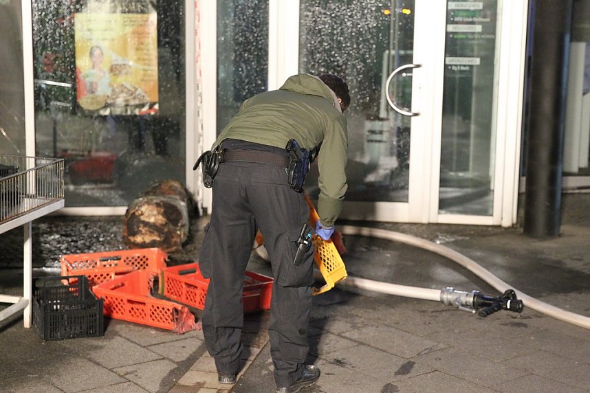 Feuerwehren im Einsatz an der Atrium-Passage