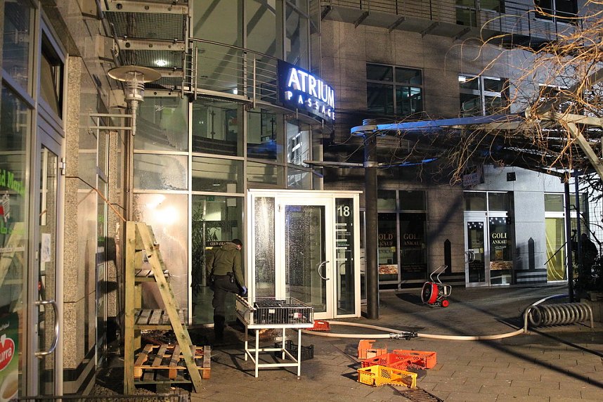 Feuerwehren im Einsatz an der Atrium-Passage