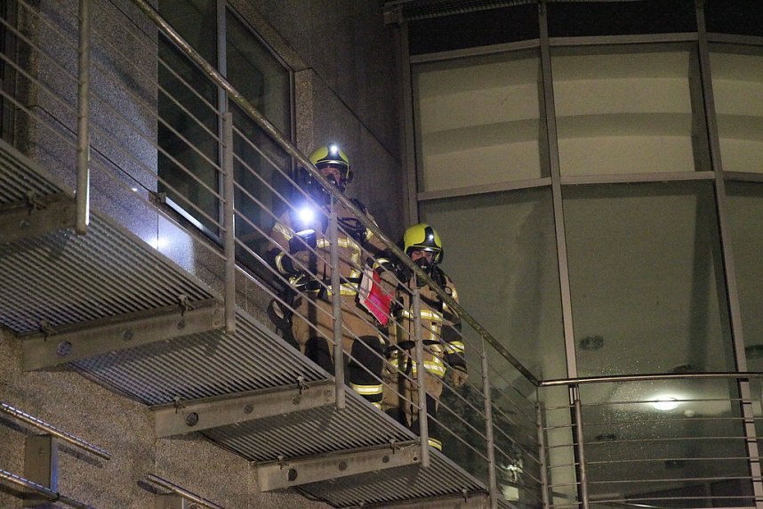 Feuerwehren im Einsatz an der Atrium-Passage