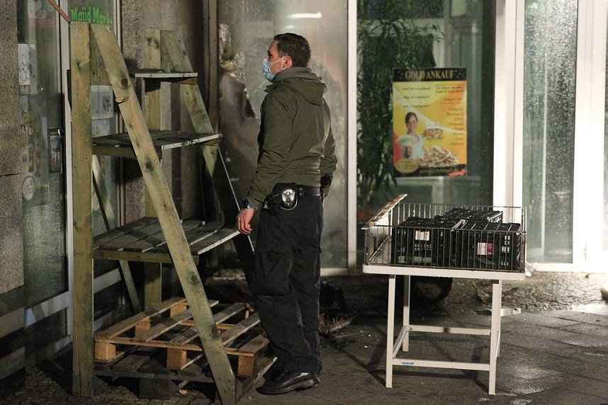 Feuerwehren im Einsatz an der Atrium-Passage