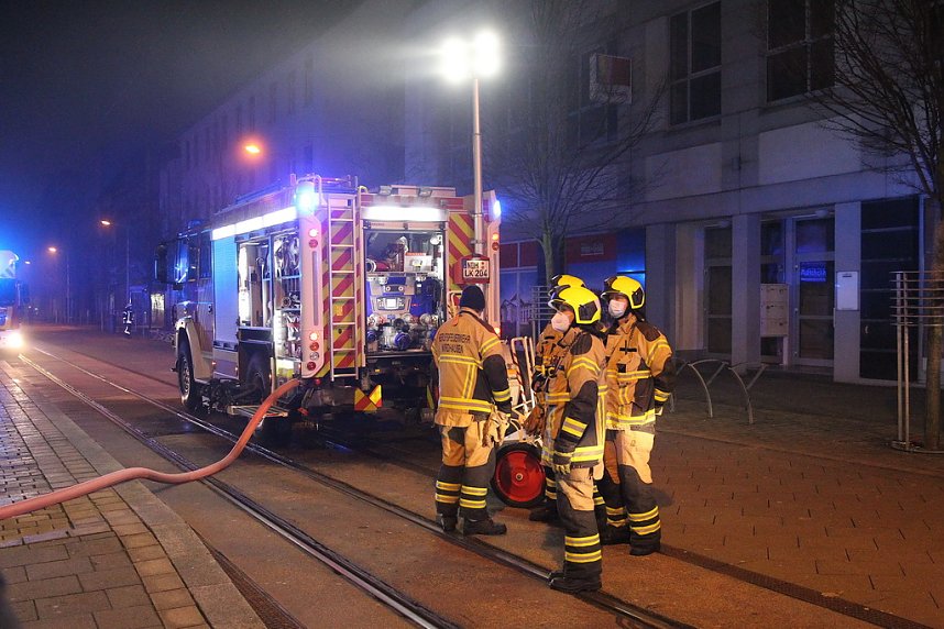 Feuerwehren im Einsatz an der Atrium-Passage