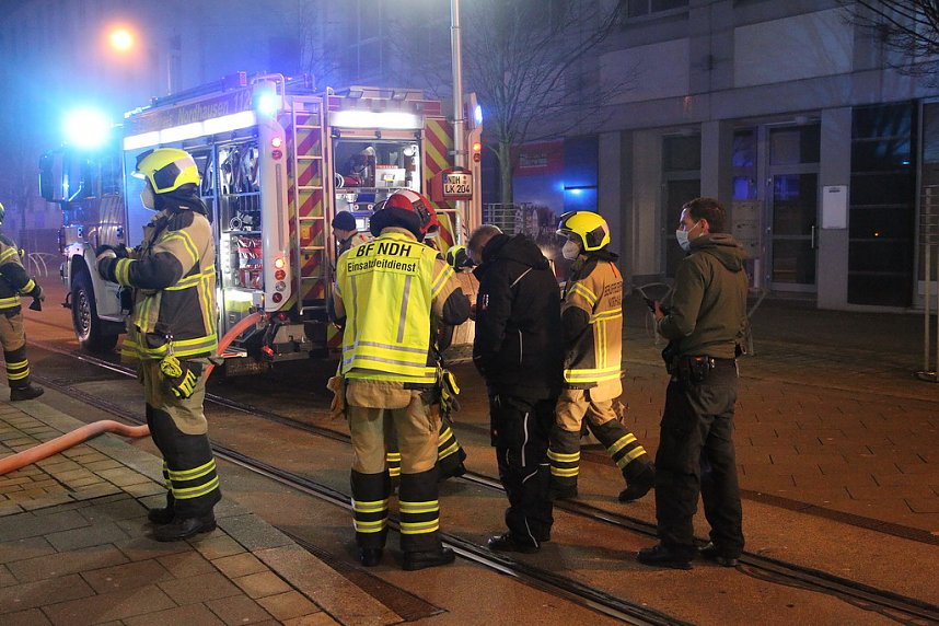 Feuerwehren im Einsatz an der Atrium-Passage