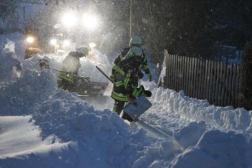Feuerwehr befreit Anwohner
