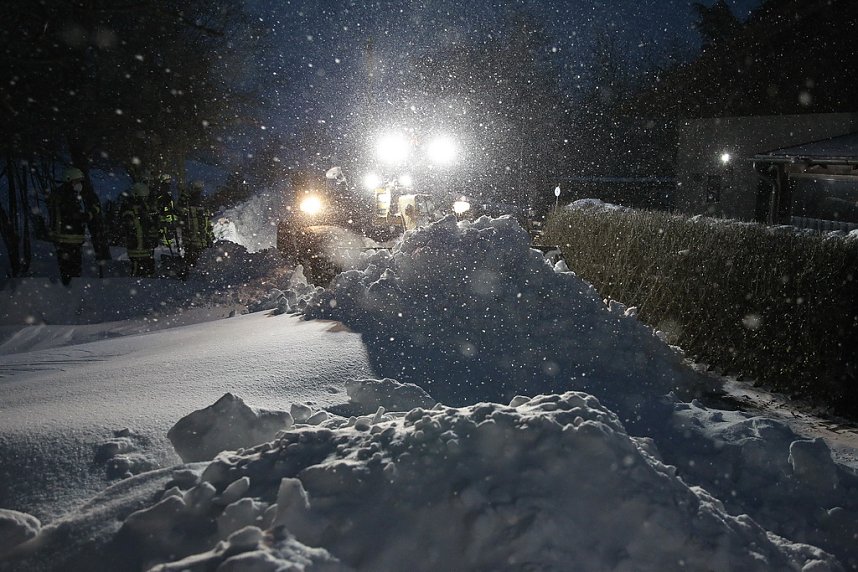 Feuerwehr befreit Anwohner