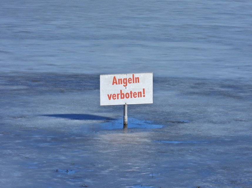 Peter Blei unterwegs am zugefrorenen Rostenteich