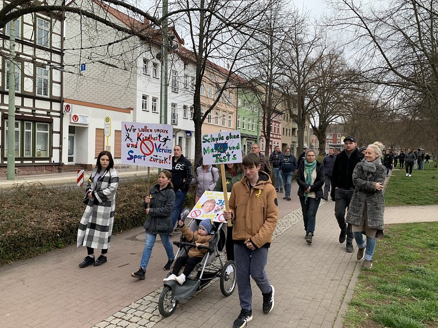 Spaziergang gegen die Lockdownma&szlig;nahmen der Regierung