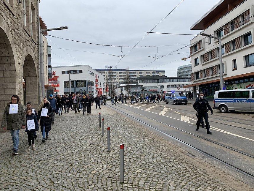 Spaziergang gegen die Lockdownma&szlig;nahmen der Regierung