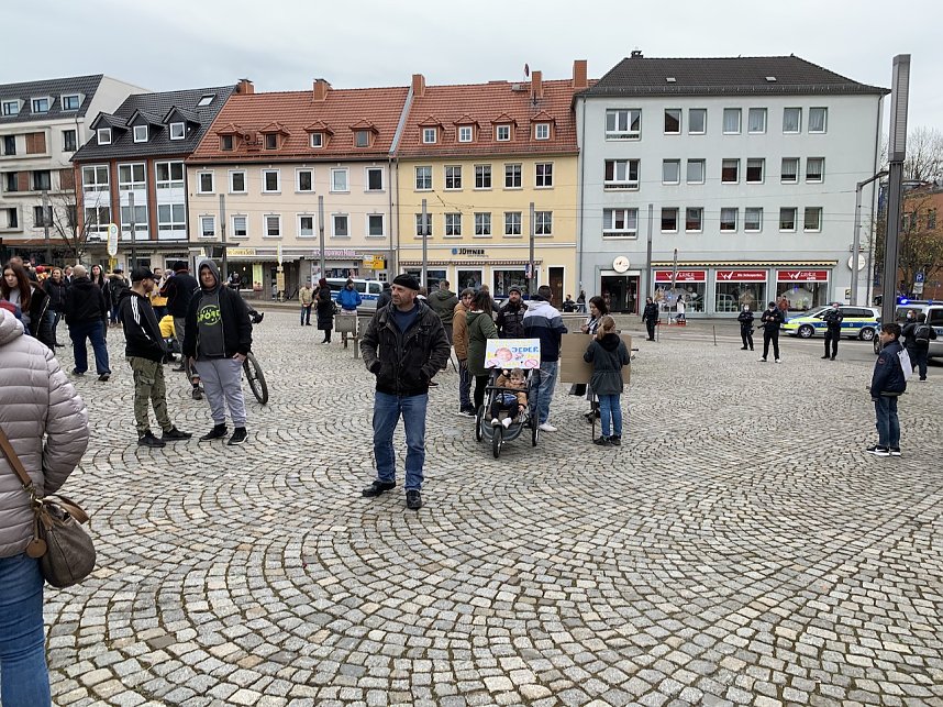 Spaziergang gegen die Lockdownma&szlig;nahmen der Regierung