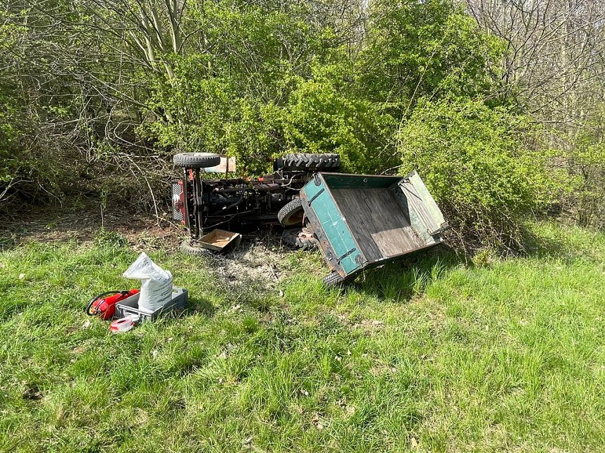 Gespann &uuml;berschlug sich in der Goldenen Aue