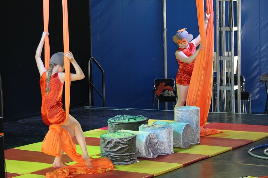 Proben im Zirkuszelt