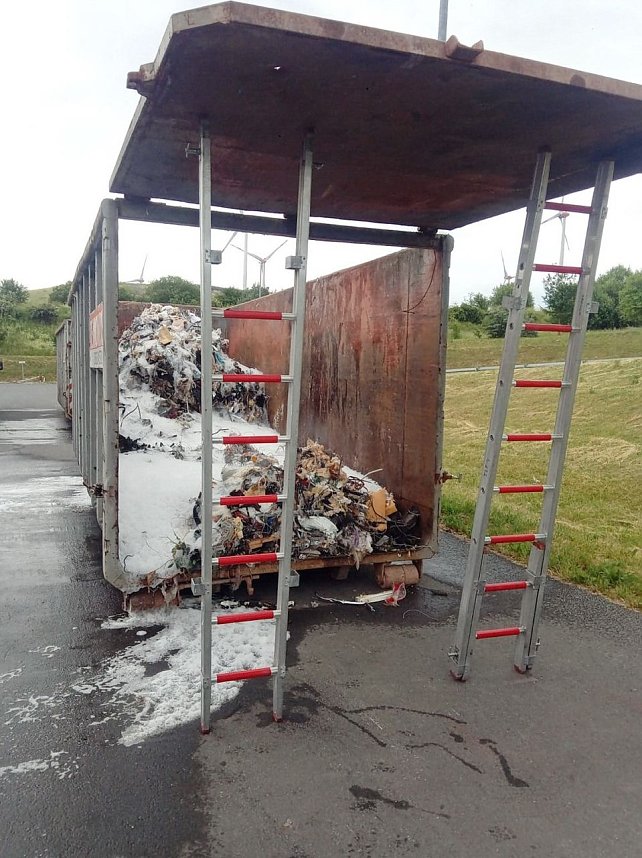 Feuerwehreinsatz auf der M&uuml;lldeponie Nentzelsrode