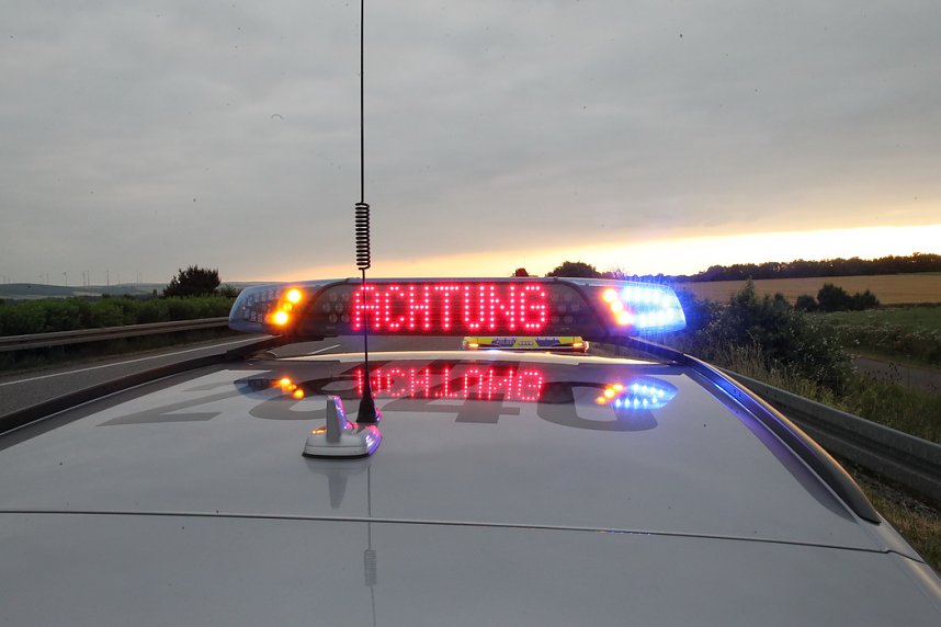 Auto brennt vollst&auml;ndig aus