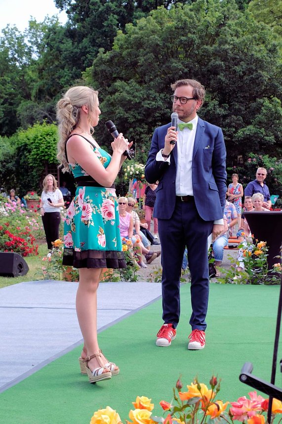 Kr&ouml;nung der Rosenk&ouml;nigin in Sangerhausen