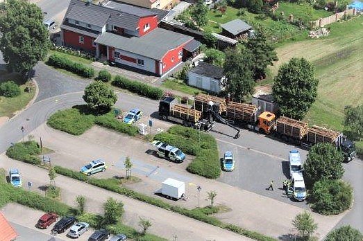 Gro&szlig;einsatz in Neustadt - die Polizei kontrollierte sieben Stunden lang Holztransporte