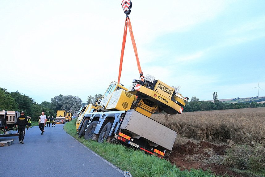 Umgest&uuml;rzte Kran bei Uthleben