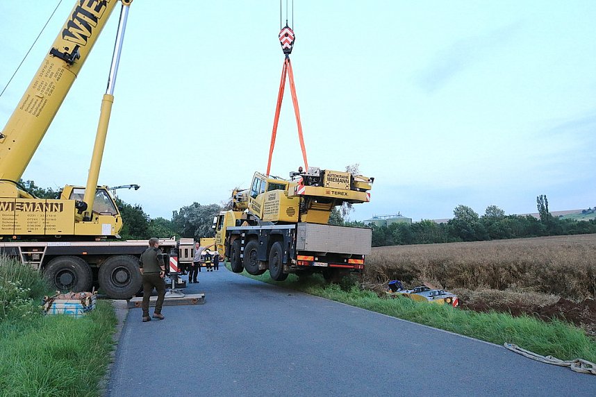 Umgest&uuml;rzte Kran bei Uthleben
