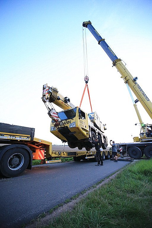 Umgest&uuml;rzte Kran bei Uthleben