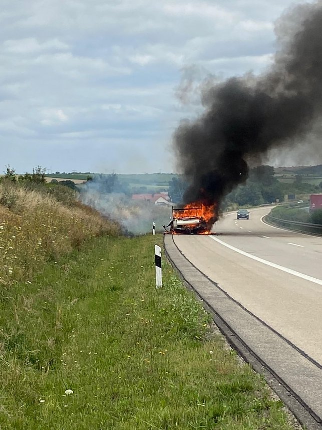 Wohnwagen brannte komplett aus