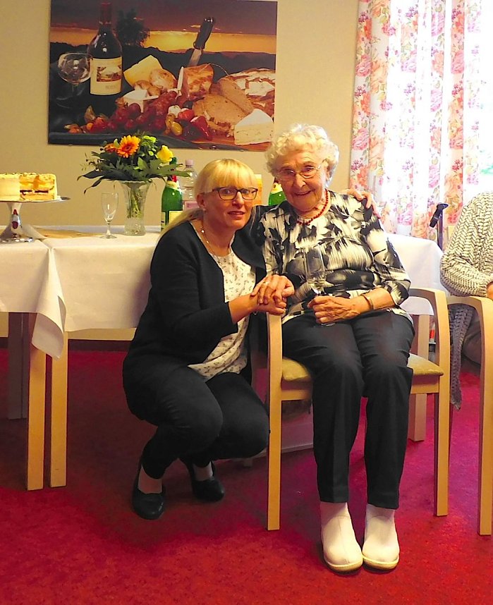 Zahlreiche Gratulanten waren gekommen, um Erika Schirmer die Ehre zu erweisen