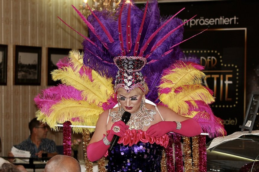 Glamour&ouml;se Travestie-Show im Cafe`Sahne in Nordhausen