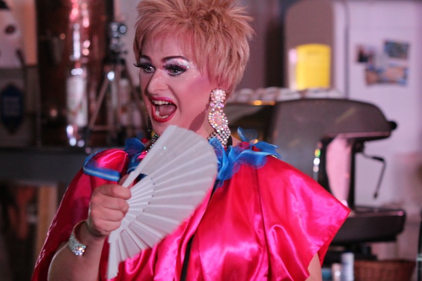 Glamour&ouml;se Travestie-Show im Cafe`Sahne in Nordhausen
