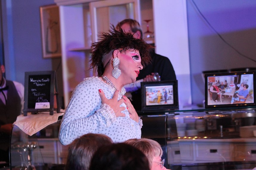 Glamour&ouml;se Travestie-Show im Cafe`Sahne in Nordhausen