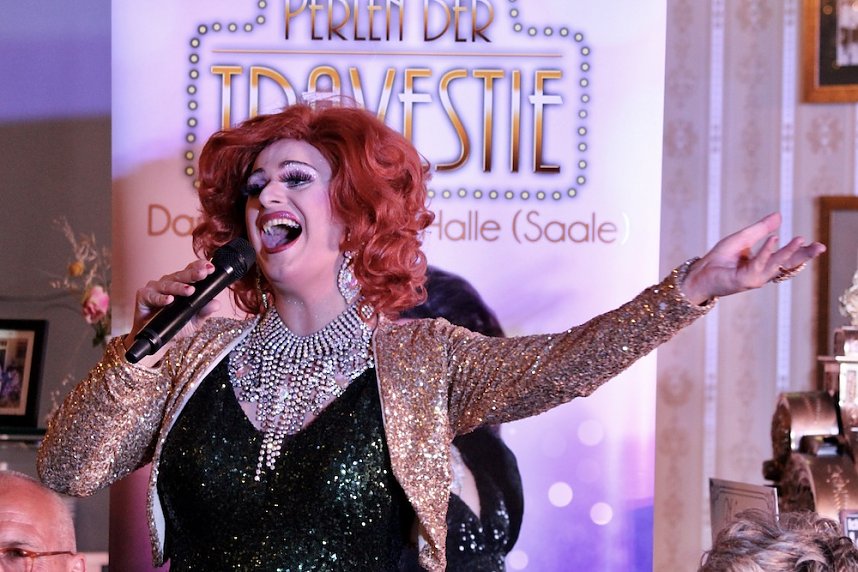 Glamour&ouml;se Travestie-Show im Cafe`Sahne in Nordhausen
